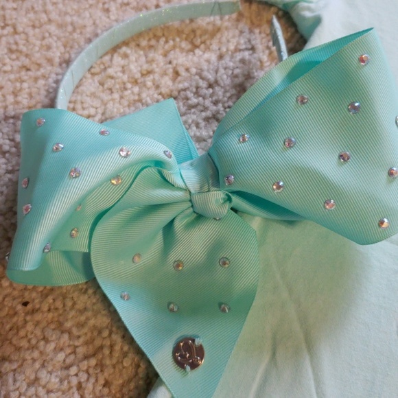 Jojo Siwa t-shirt and bow headband - Picture 2 of 4